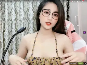 Tình nhân xinh đẹp phục vụ mấy anh em đồng dâm vô cùng nhiệt tình