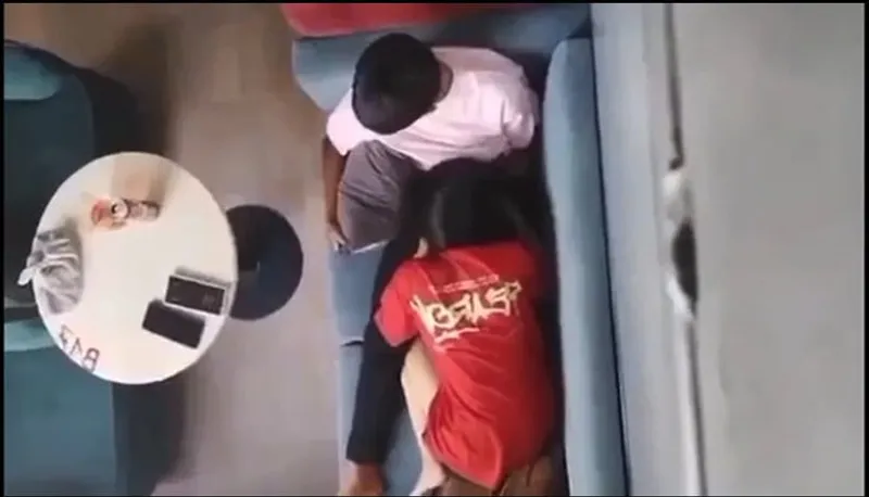 Quay lén gấu liếm bú cho nhân tình nơi công cộng