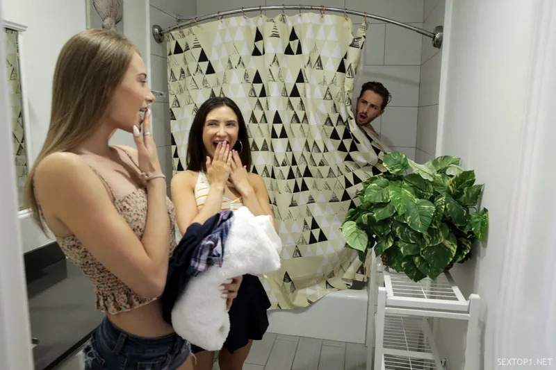 Hai đứa người tình cùng cha khác má lắm trò